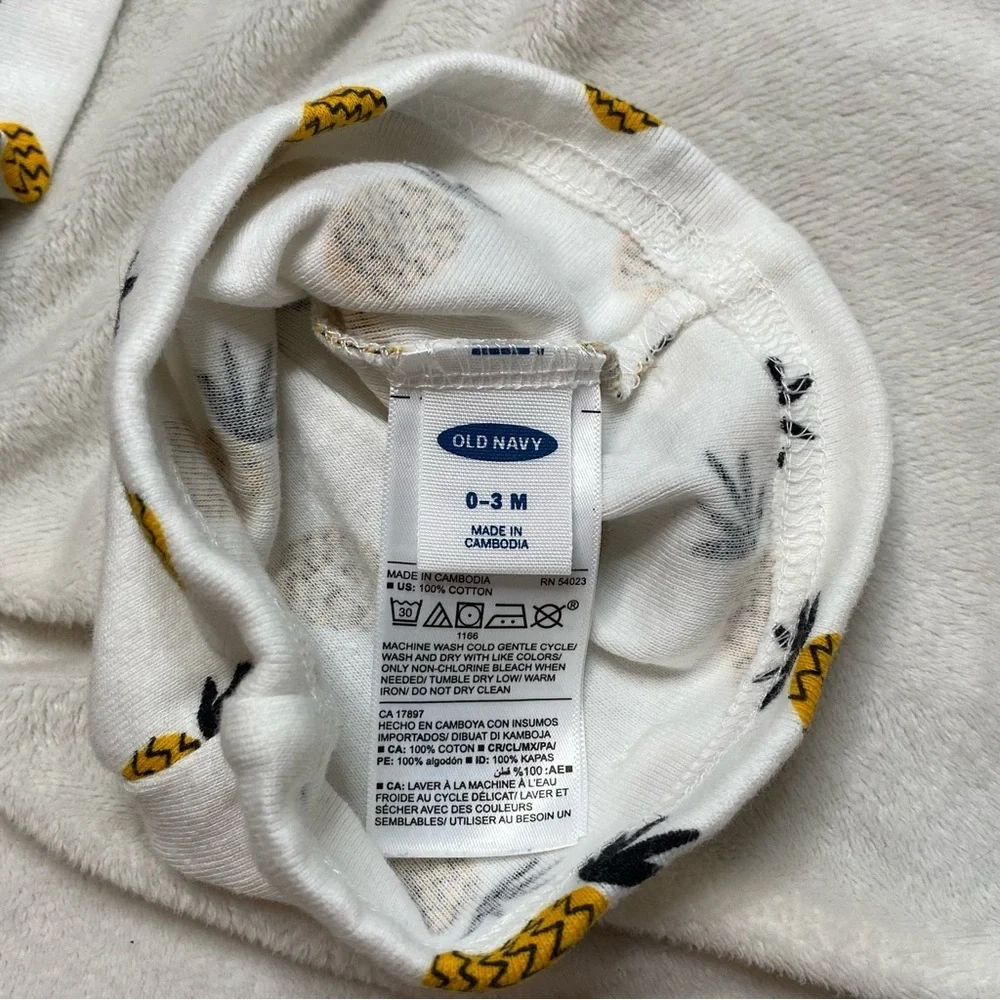 Old Navy Pineapple Print Baby Set